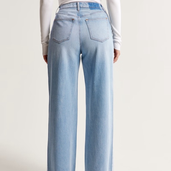 A&F Curve Love High Rise Wide Leg Jean - Picture 2 of 6